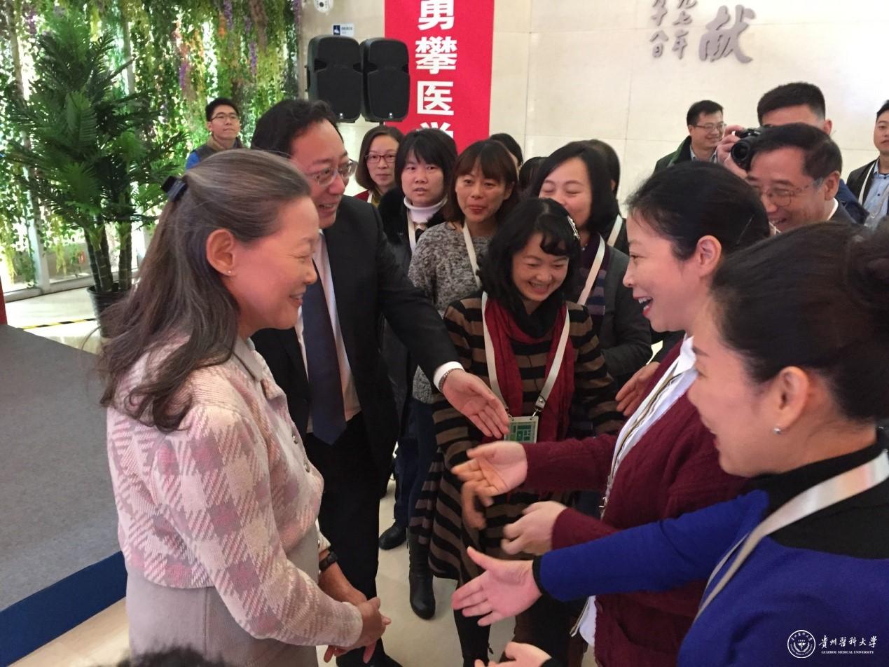 贵州老乡~哈佛大学的艾丽丝•黄教授(Alice Huang)亲切接见beat365官网教师代表团